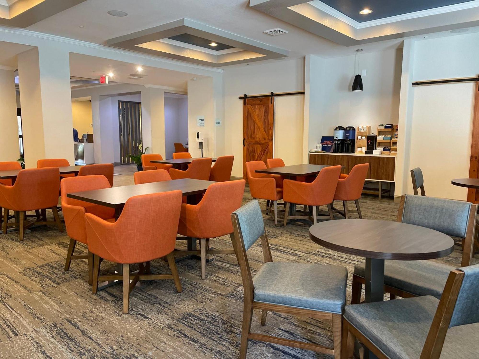 Holiday Inn Express And Suites Montgomery, An Ihg Hotel Екстер'єр фото